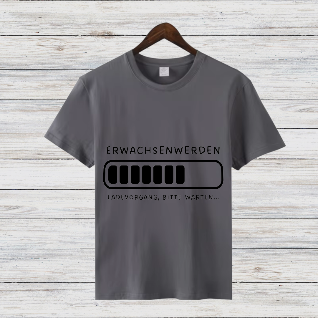 Erwachsen Werden Shirt | Lustiges Ladebalken T-Shirt | Humorvolles Geschenk | Witziges Statement Shirt für Nerds