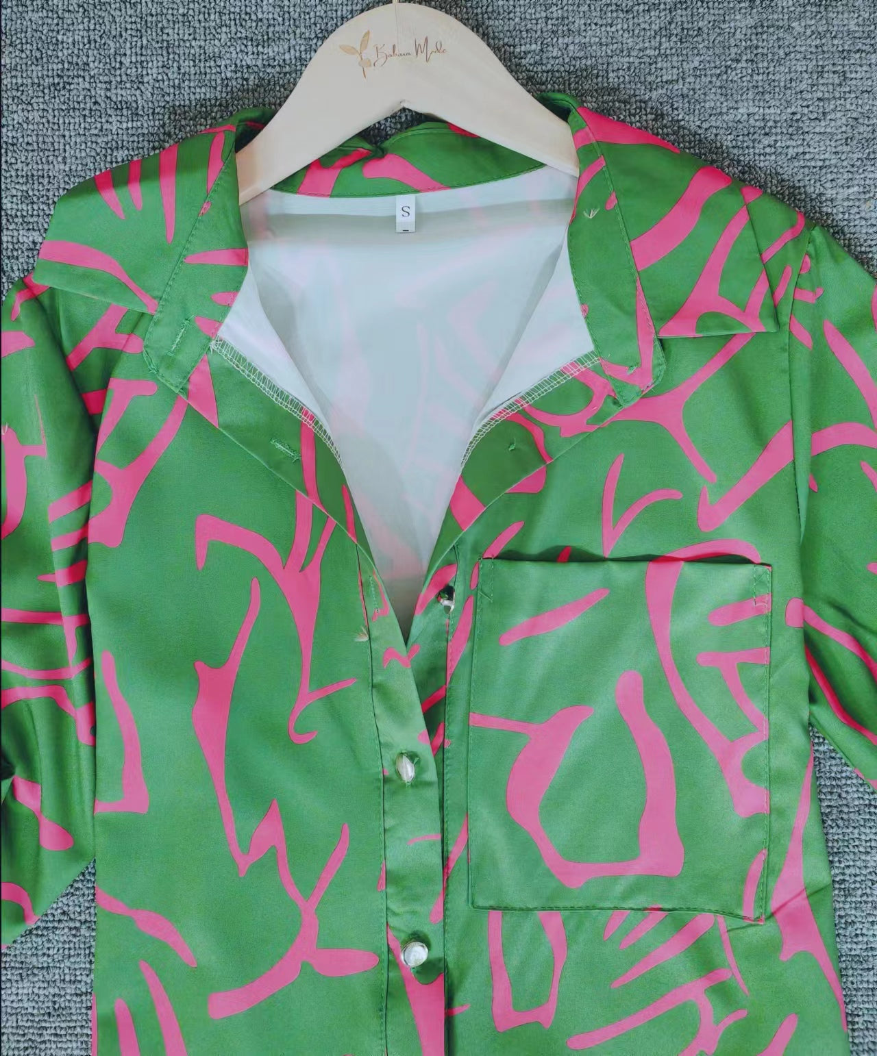 Lovja® - Smaragdgroene en roze gemarmerde blousetop