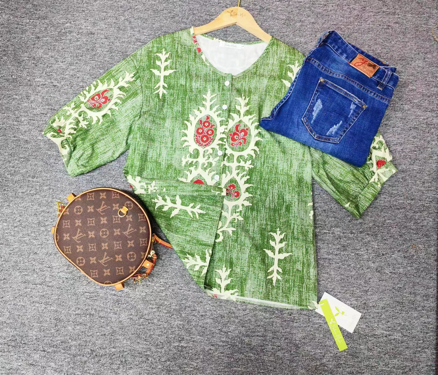 SpringStil® - Groene boho blouse met diepe V-hals