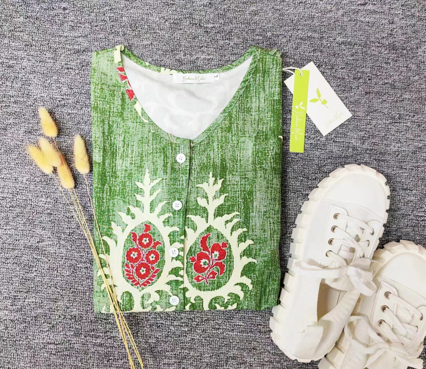 SpringStil® - Groene boho blouse met diepe V-hals