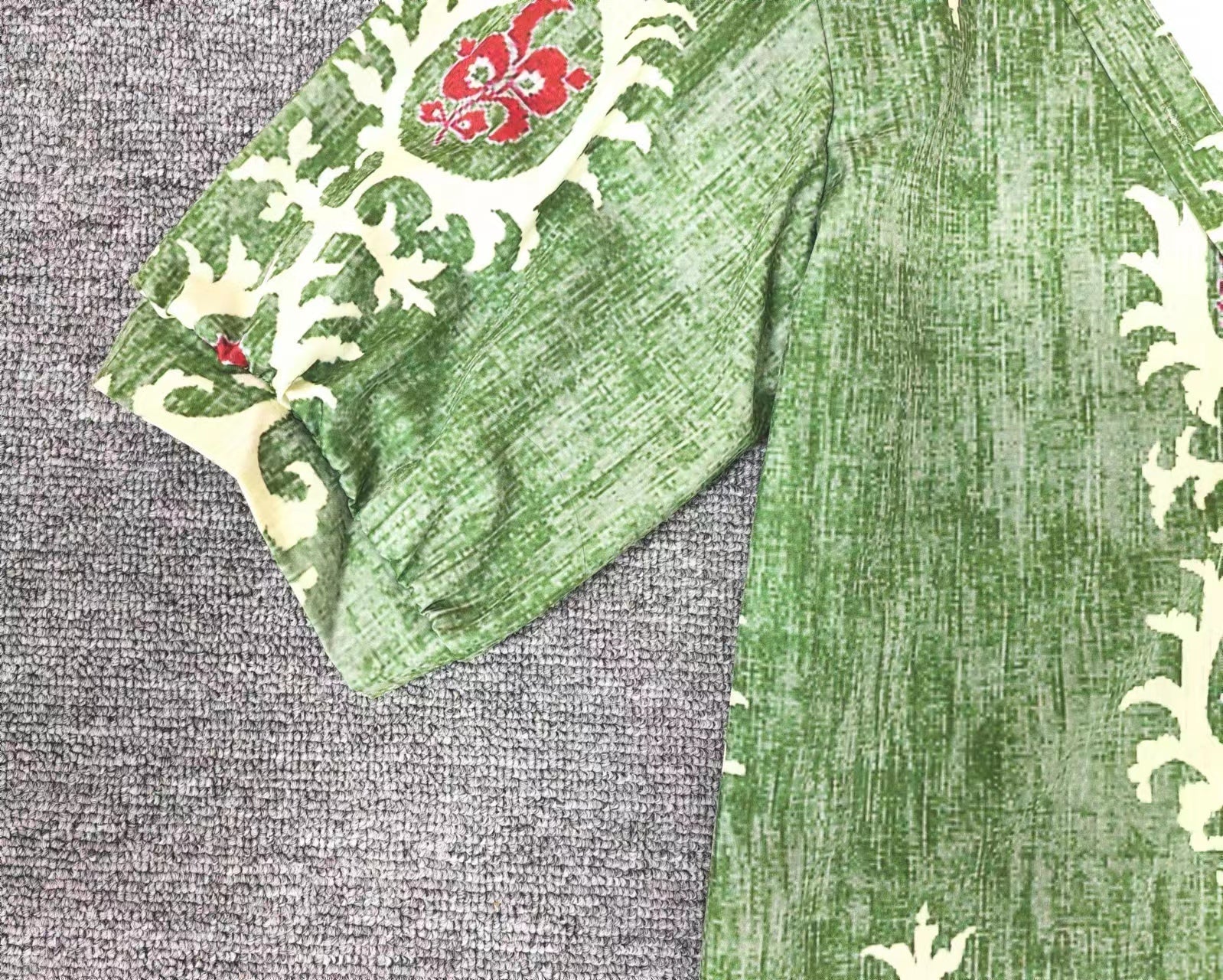 SpringStil® - Groene boho blouse met diepe V-hals