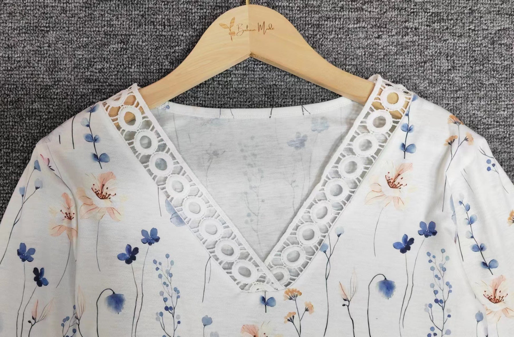 Even&amp;Vil® - Witte top met lange mouwen, oogjes, kant en bloemen