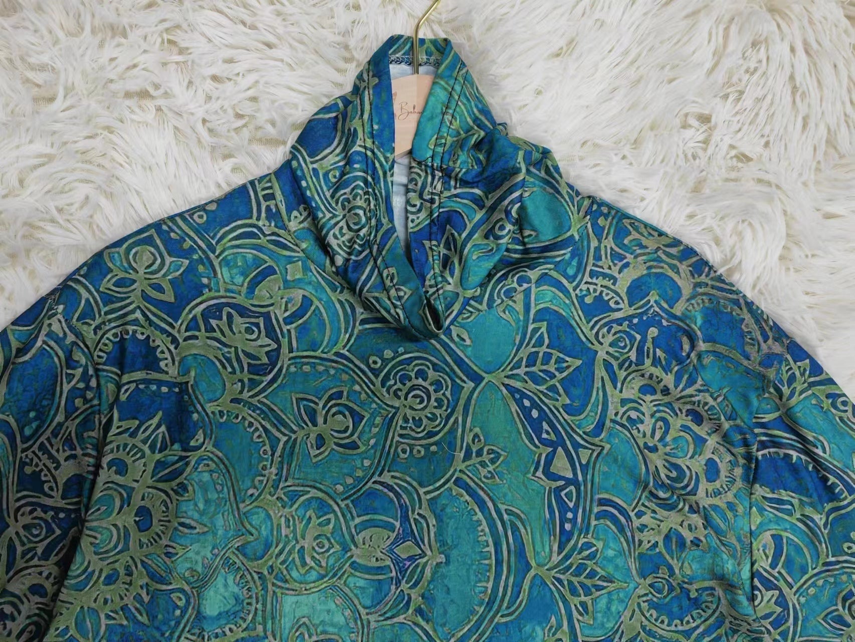 FallStil® - Paisley groen-blauwe ombre top met opstaande hals