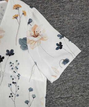 FallStil® - Fris witte, kleurrijke mini-jurk met V-hals en bloemenprint