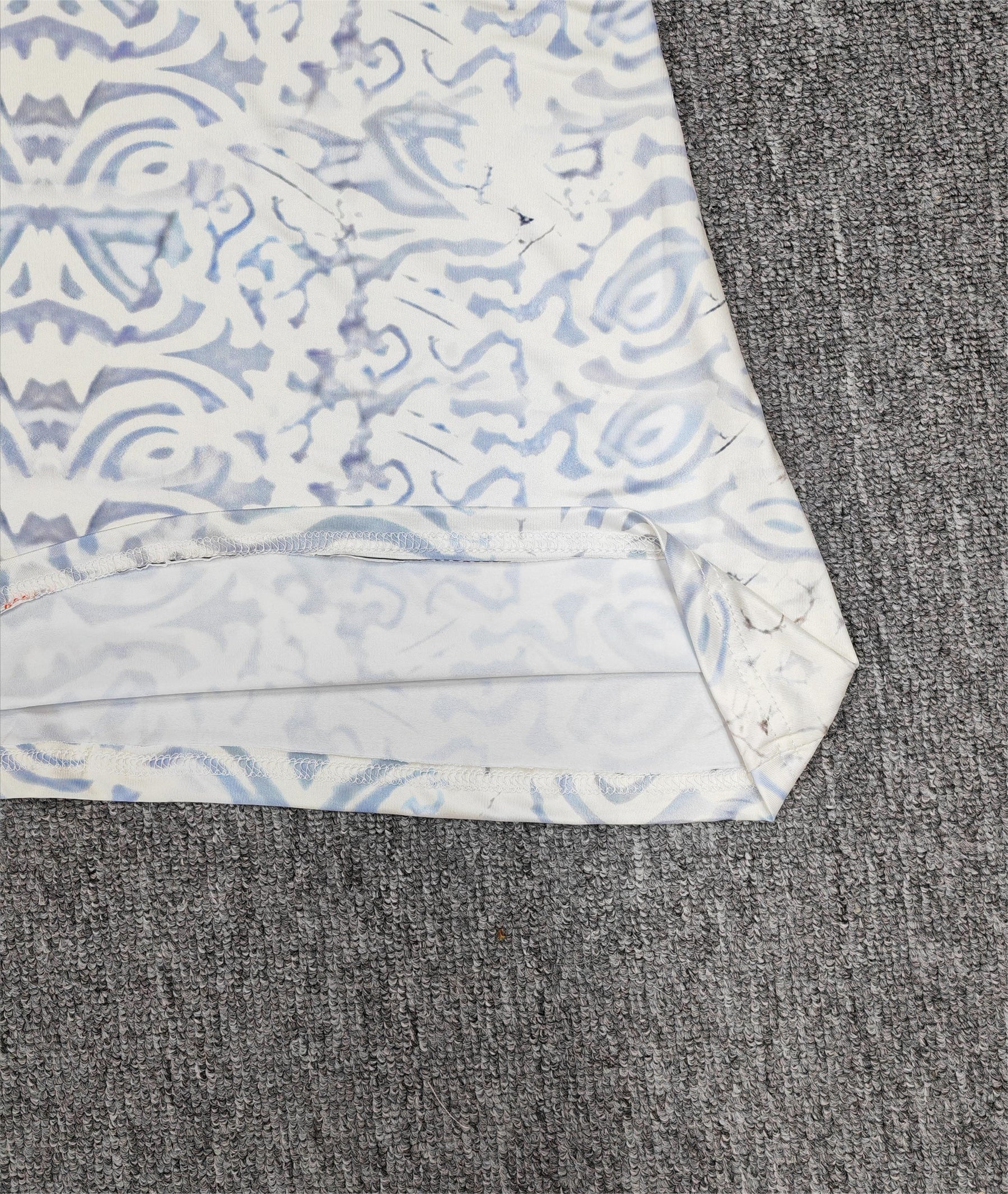 SpringStil® - Verweerde blauw-witte mini-jurk met vintage print en halve mouwen