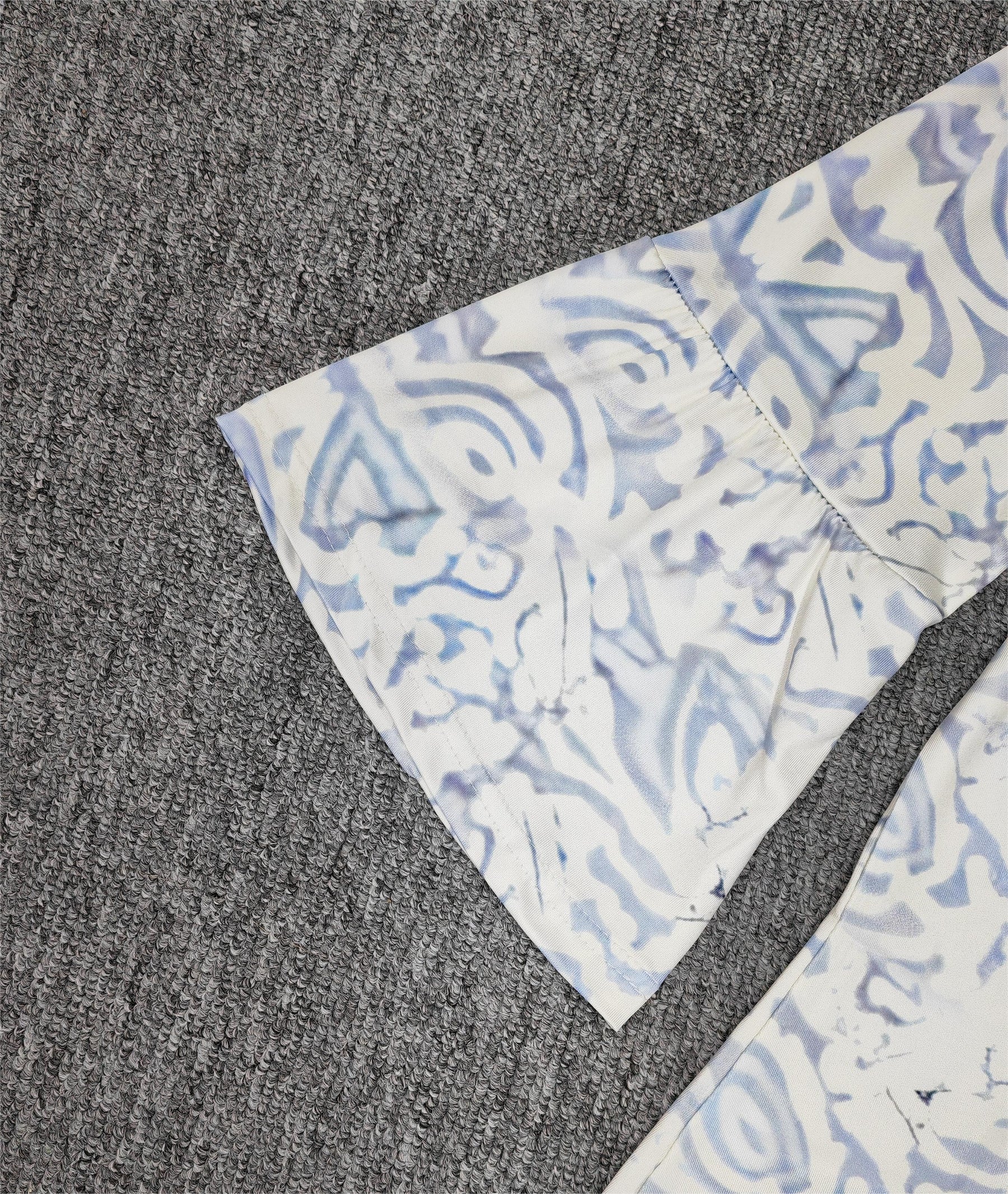 SpringStil® - Verweerde blauw-witte mini-jurk met vintage print en halve mouwen