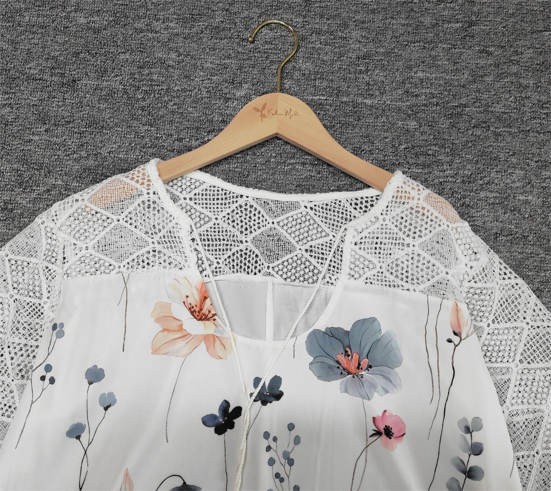 SpringStil® - Geolace mesh bloemenprint witte top met ¾ mouwen