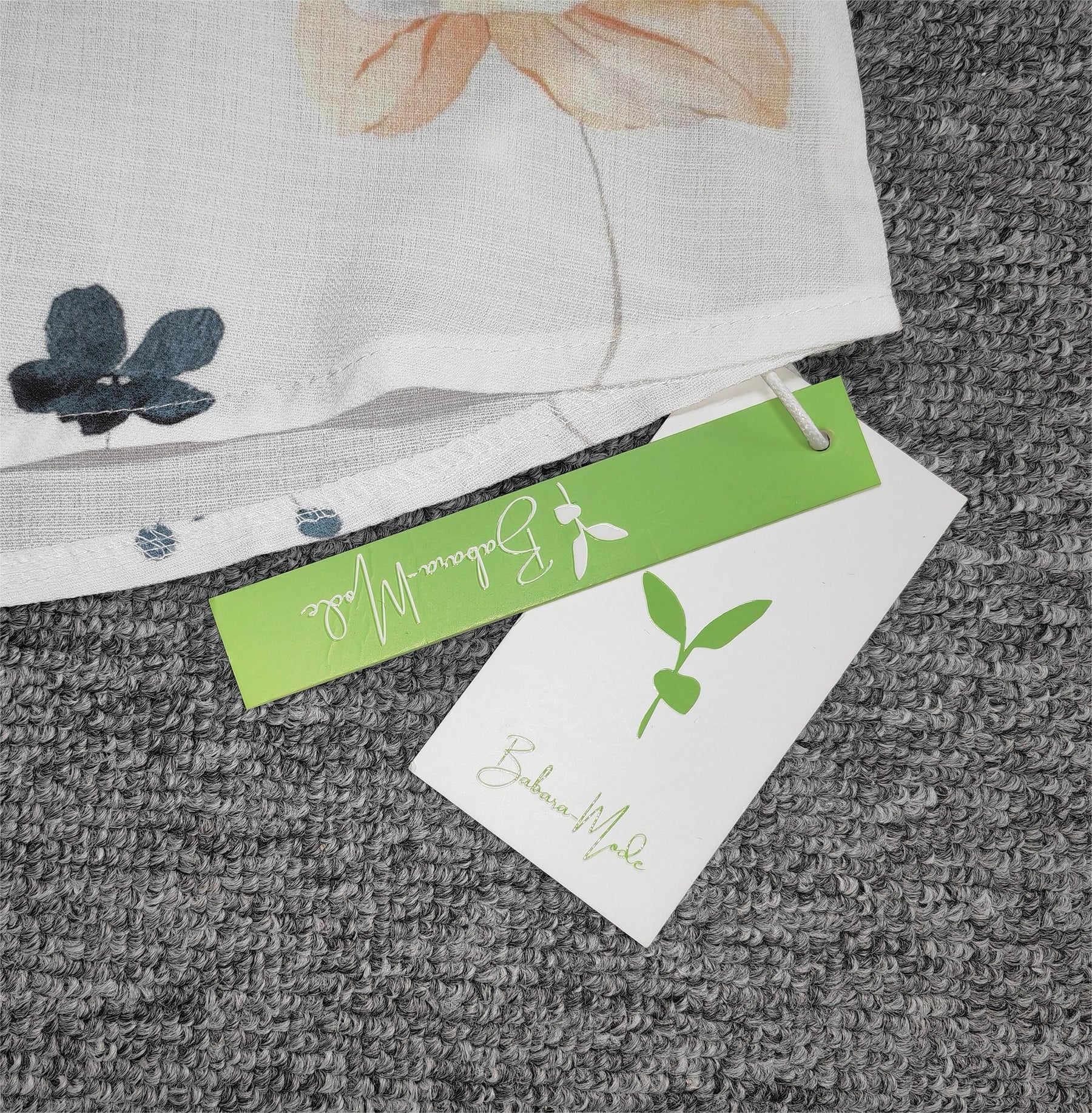 SpringStil® - Witte top met korte mouwen en aquarelbloementuin