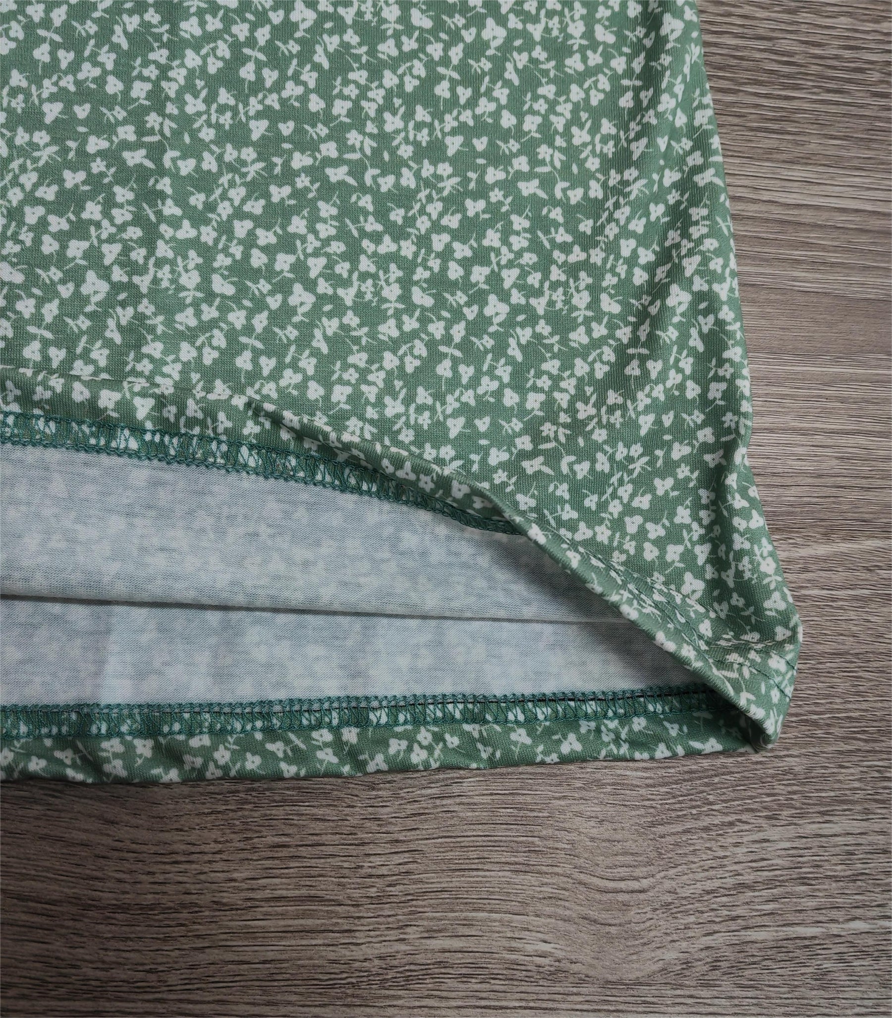 BlossomBliss® - Groen wit overhemd met inkeping en knoopsluiting met bloemenprint