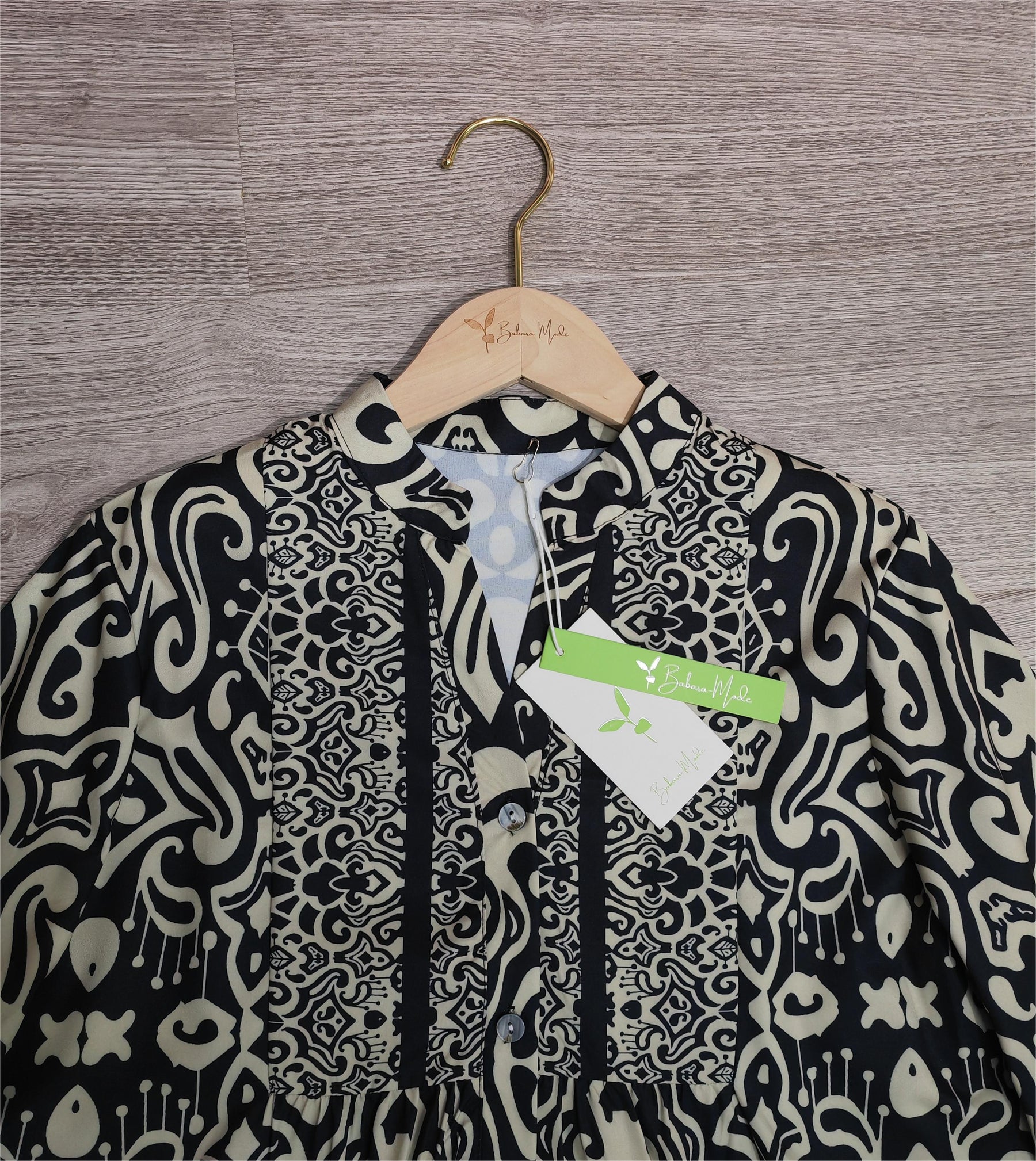 BlossomBliss® - Zwarte mini-jurk met lange mouwen en print