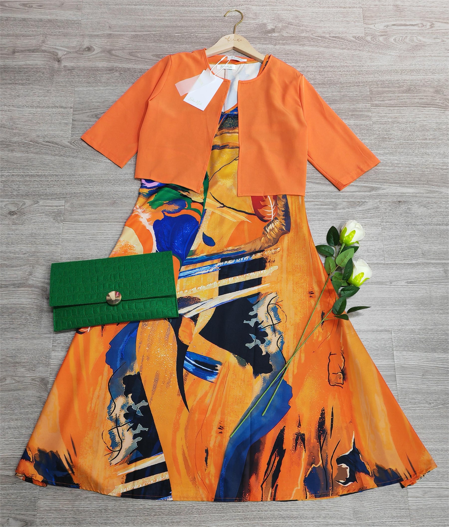 FallStil® - Oranje midi-jurk met halve mouwen en V-hals