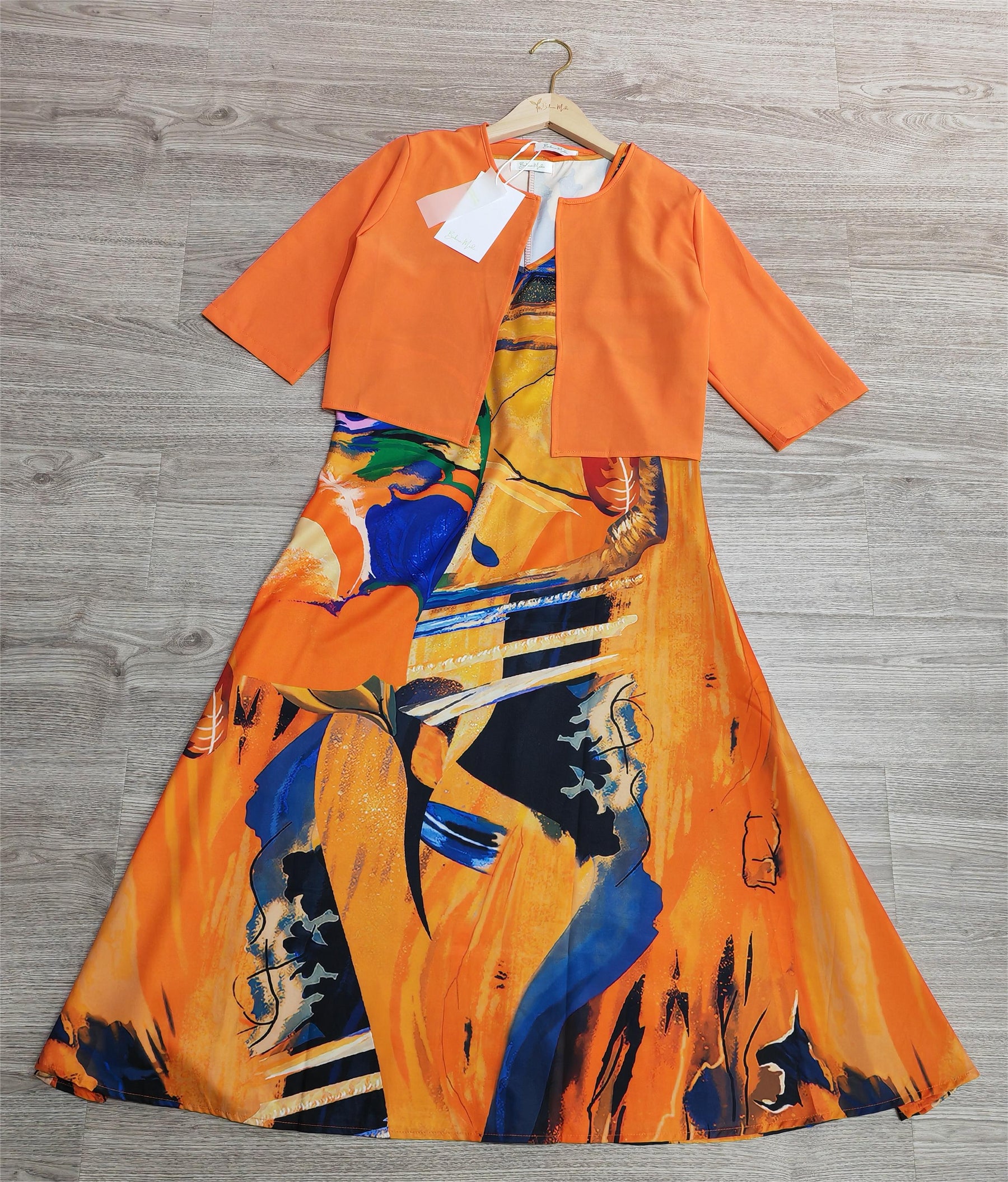 FallStil® - Oranje midi-jurk met halve mouwen en V-hals