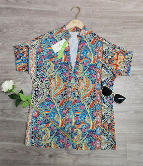 BlossomBliss® - Gebloemd shirt met halve mouwen en V-hals