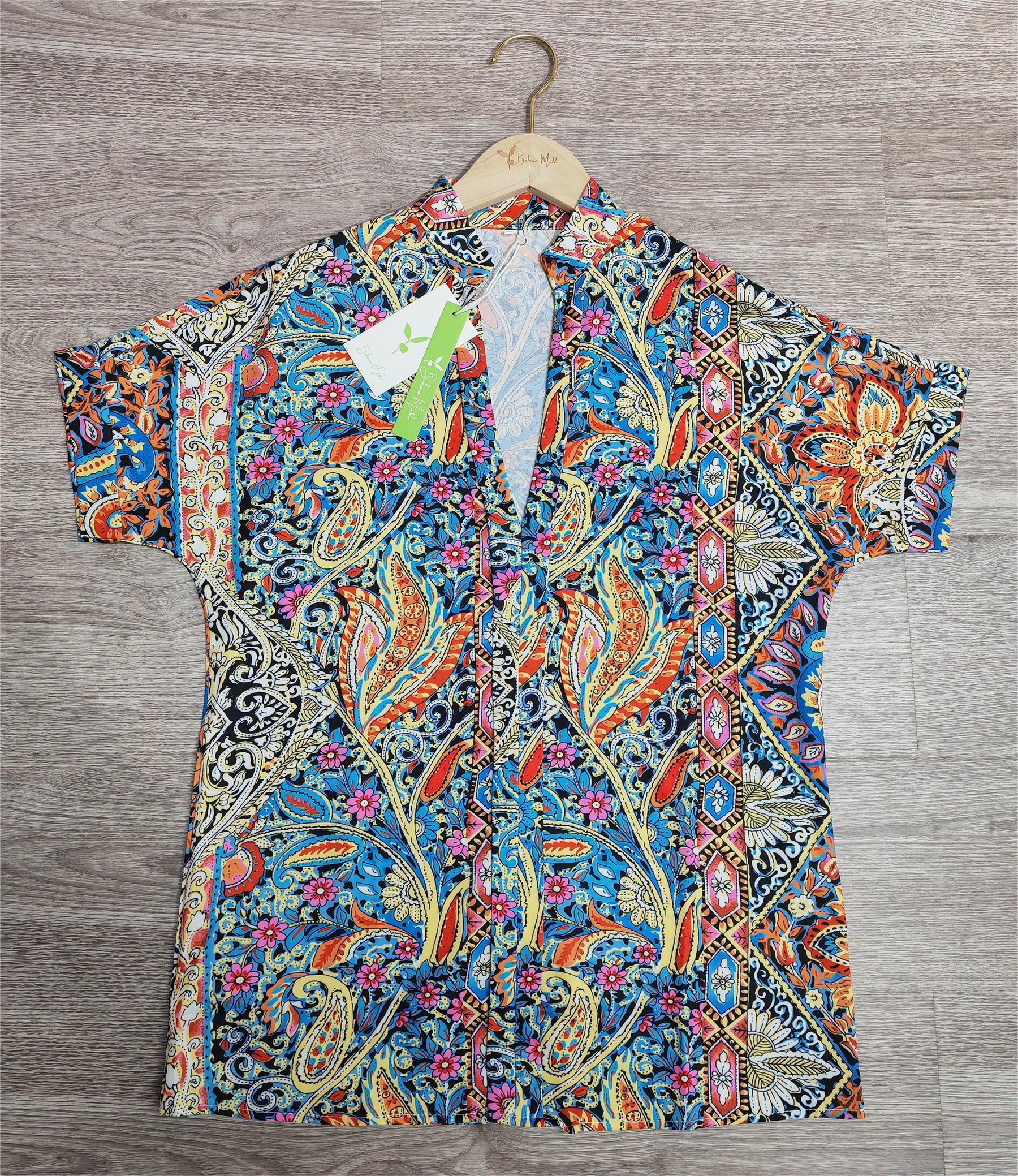 BlossomBliss® - Gebloemd shirt met halve mouwen en V-hals