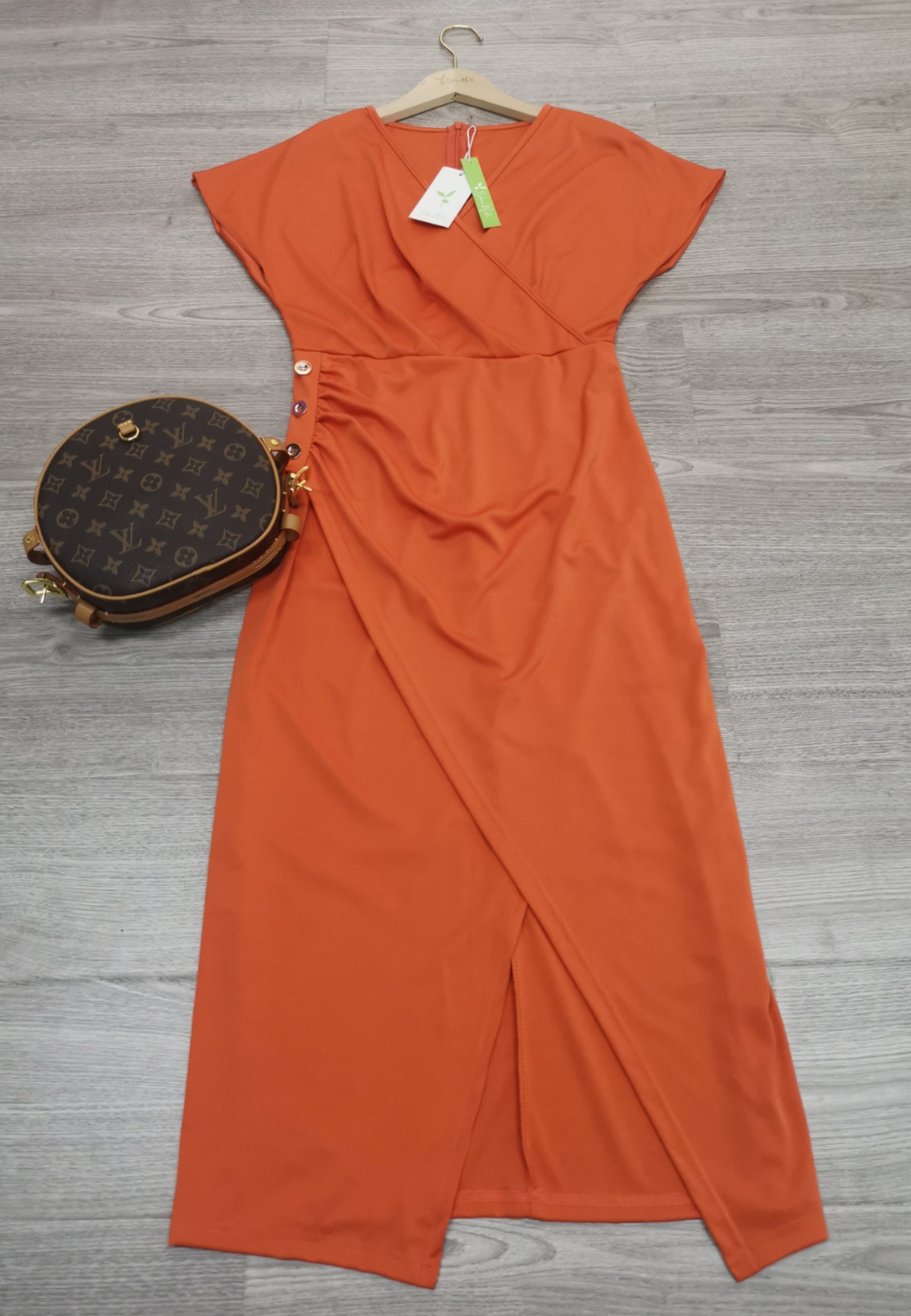 FallStil® - Oranje midi-jurk met V-hals, effen kleur