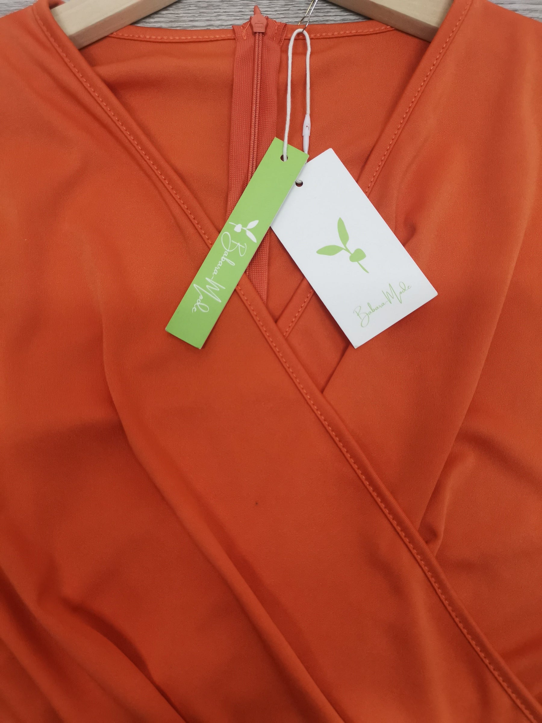 FallStil® - Oranje midi-jurk met V-hals, effen kleur