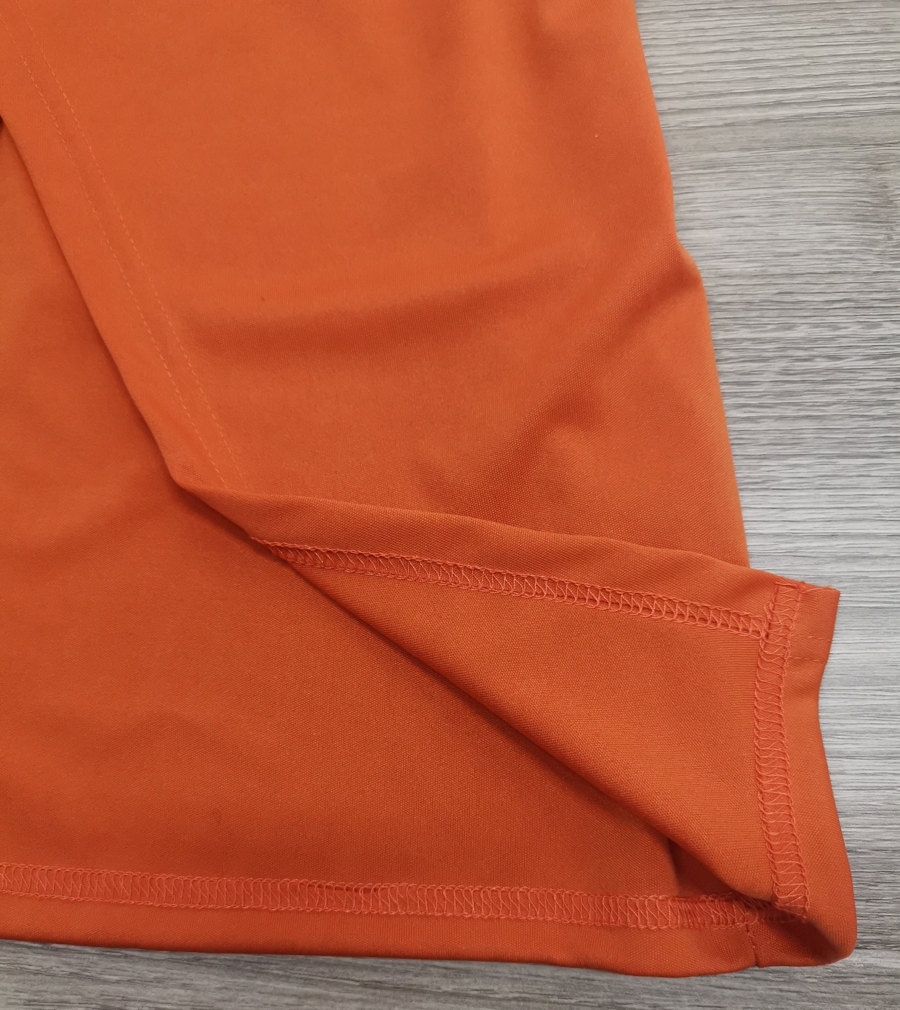 FallStil® - Oranje midi-jurk met V-hals, effen kleur