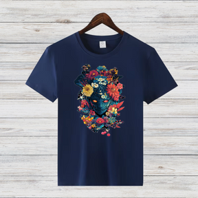 Mystischer Blumenkrieger | Künstlerisches T-Shirt | Fantasievolles Design | Stilvolles Statement-Shirt für Kreative