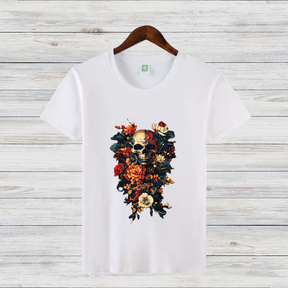 Schädel & Blumen | Gothic Kunst Shirt | Mystisches Totenkopf Design | Rockiges Statement Shirt für den Winter
