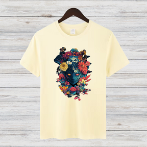 Mystischer Blumenkrieger | Künstlerisches T-Shirt | Fantasievolles Design | Stilvolles Statement-Shirt für Kreative